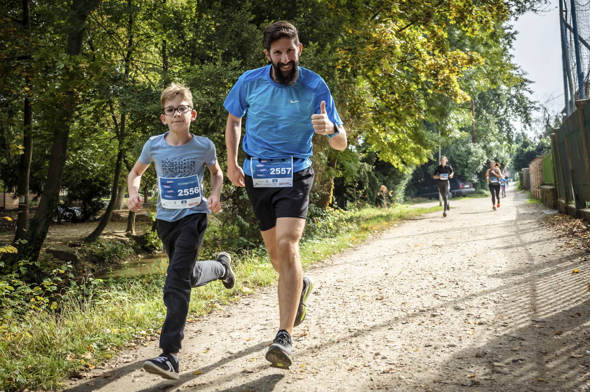 Fut a város fotó: Nagy Jácint