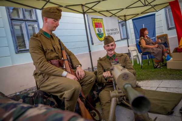 Rendőrség, Büntetés-végrehajtás toborzó és airsoft fegyverbemutatót