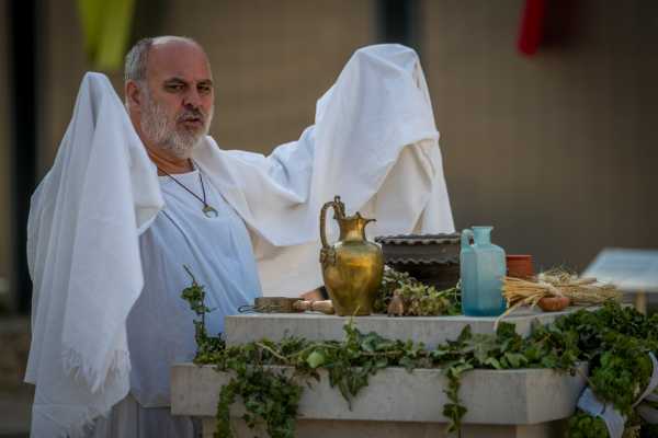 Templomnyitó szertartás és áldozatbemutatás