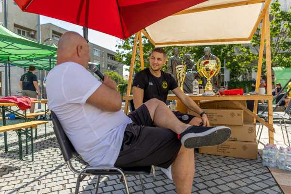 Bajnokok tere a Falco KC csapatával