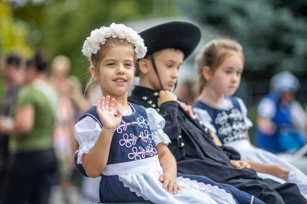 Mini karneváli felvonulás