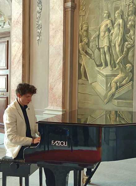 S. Hollósy Kornél - zongora koncert